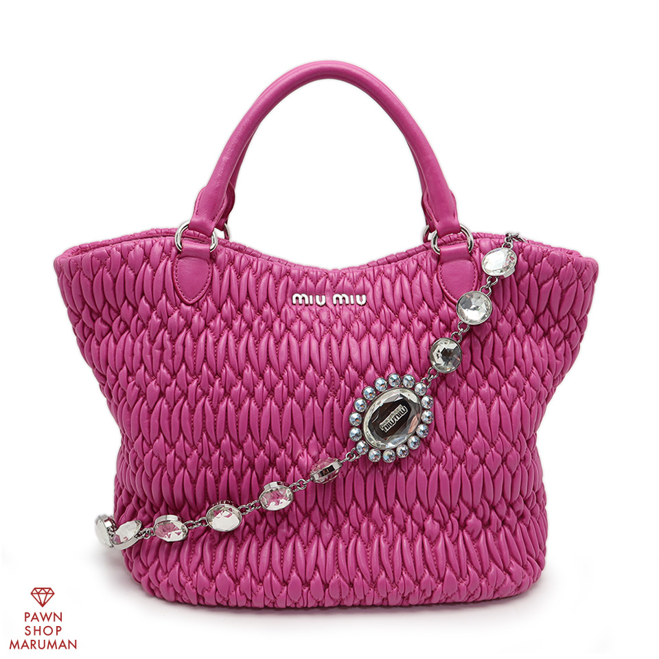 人気✨ MIUMIU ナッパクリスタル マトラッセ ビジュー ピンク バッグよろしくお願いします